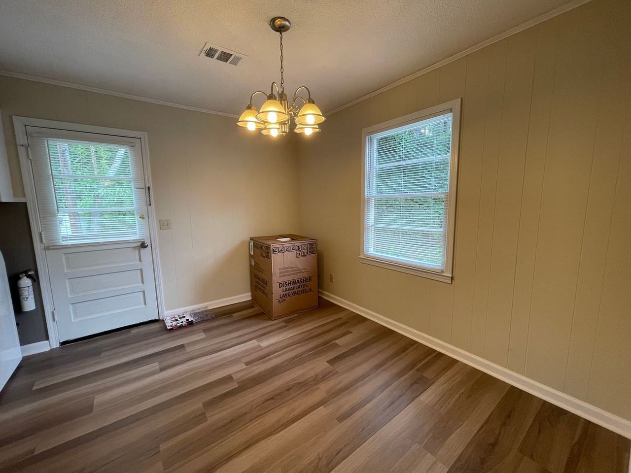 207 Charleston Ave - Photo 6 of 12