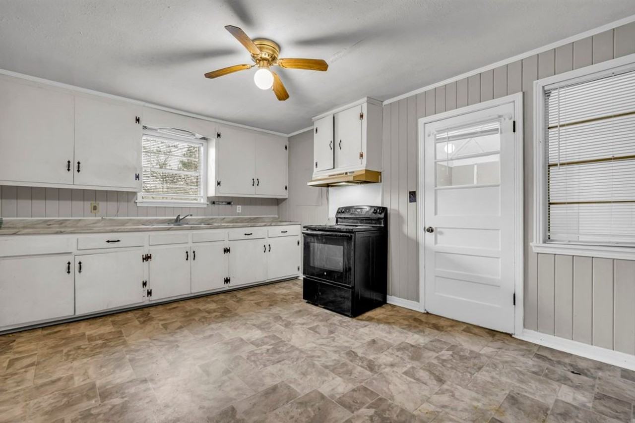 1005 Blanchard Ave - Photo 4 of 8