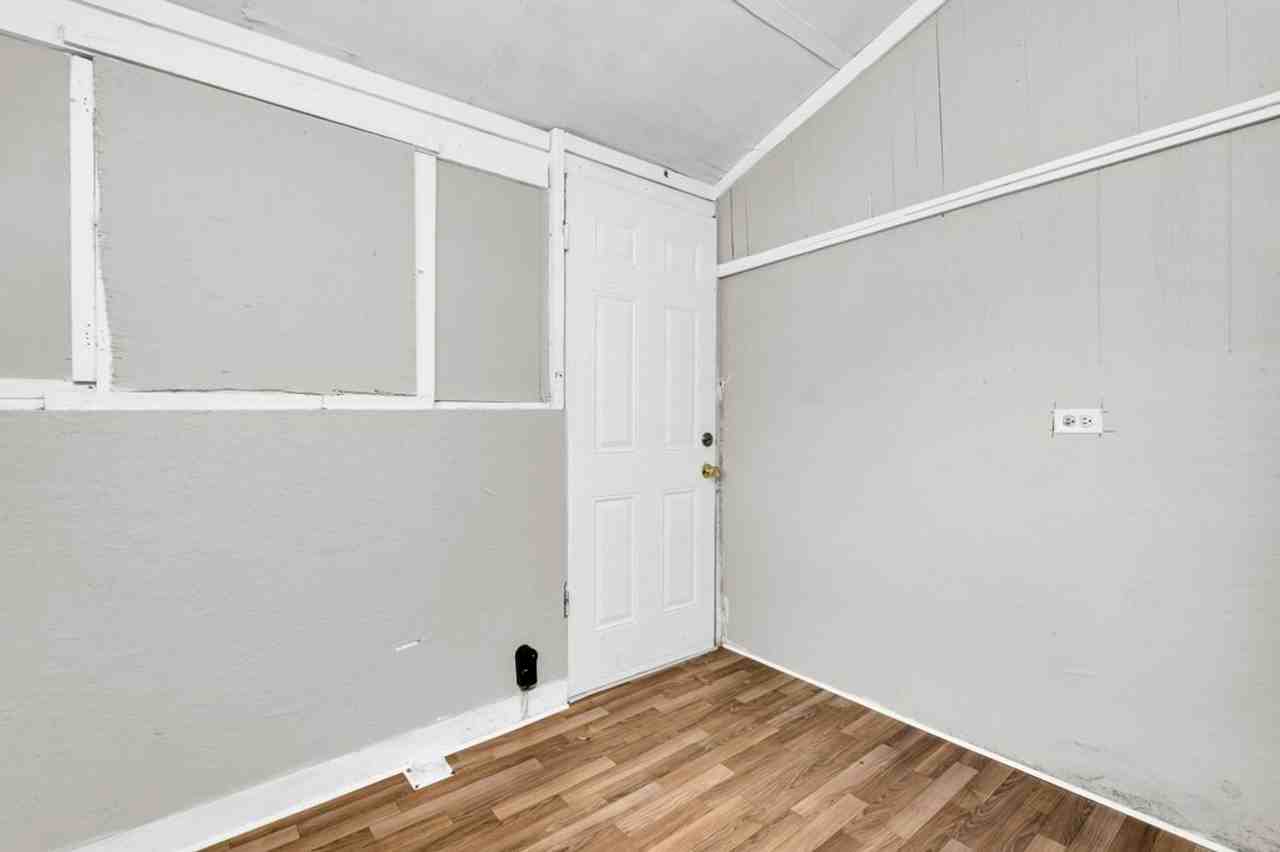 1005 Blanchard Ave - Photo 7 of 8