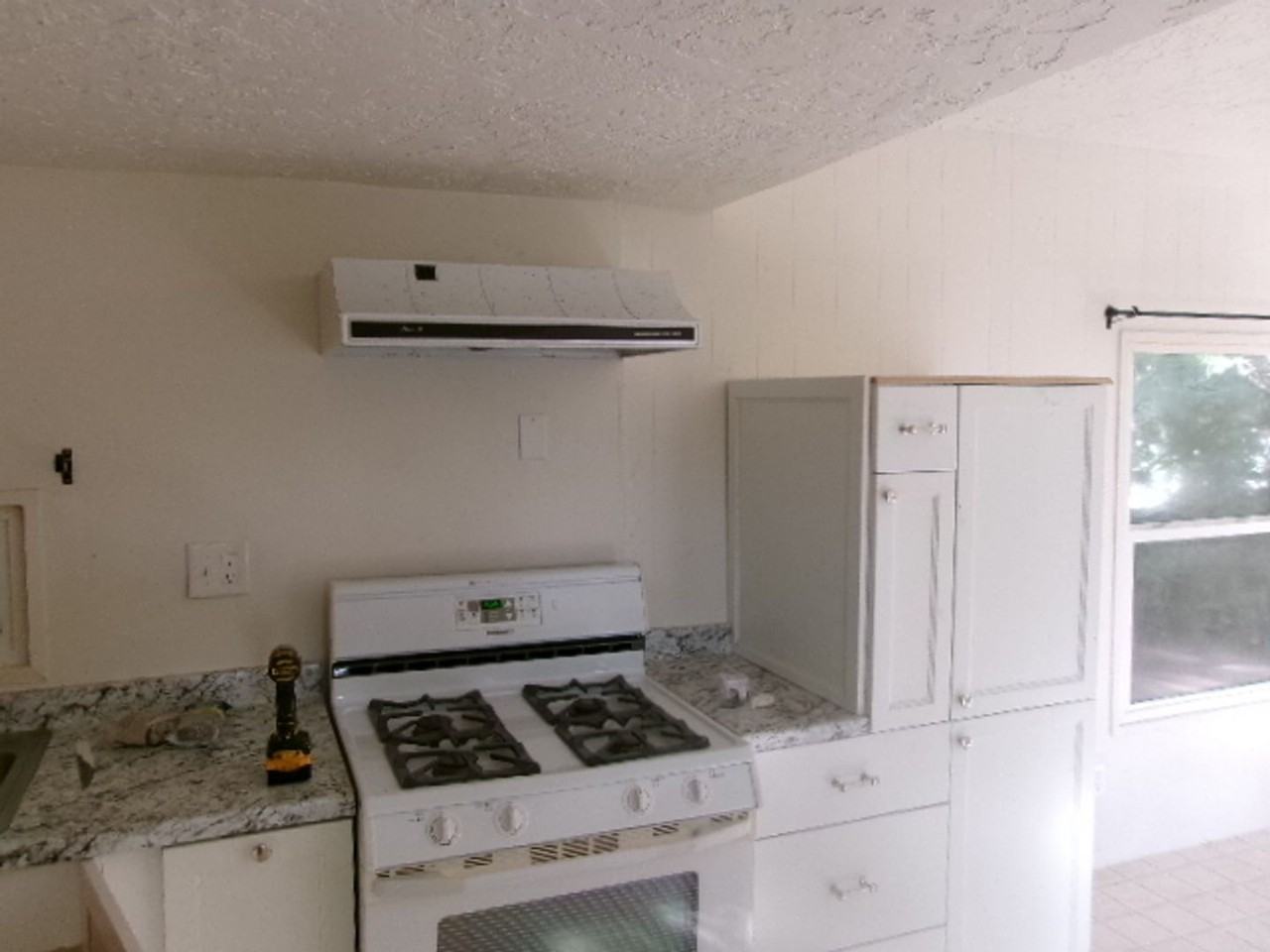 1321-1323 1321-1323 N Five Mile - Photo 2 of 6