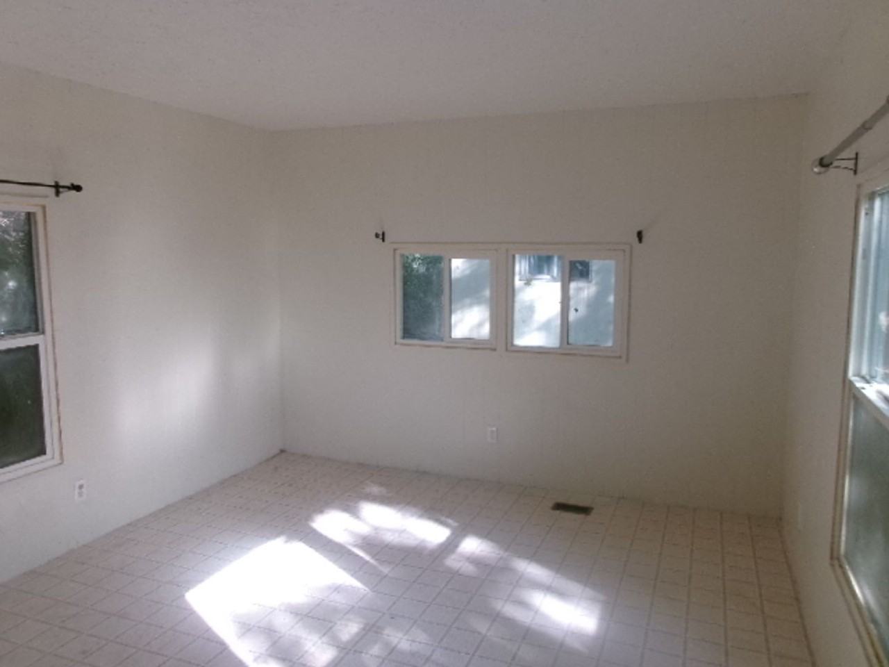 1321-1323 1321-1323 N Five Mile - Photo 3 of 6