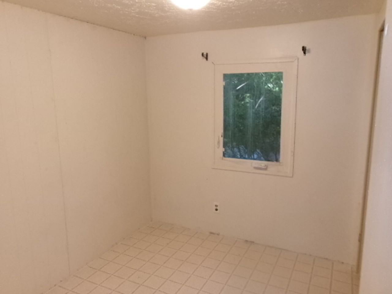 1321-1323 1321-1323 N Five Mile - Photo 4 of 6