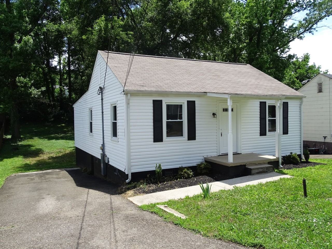 216 Wynn Ave - Photo 2 of 14