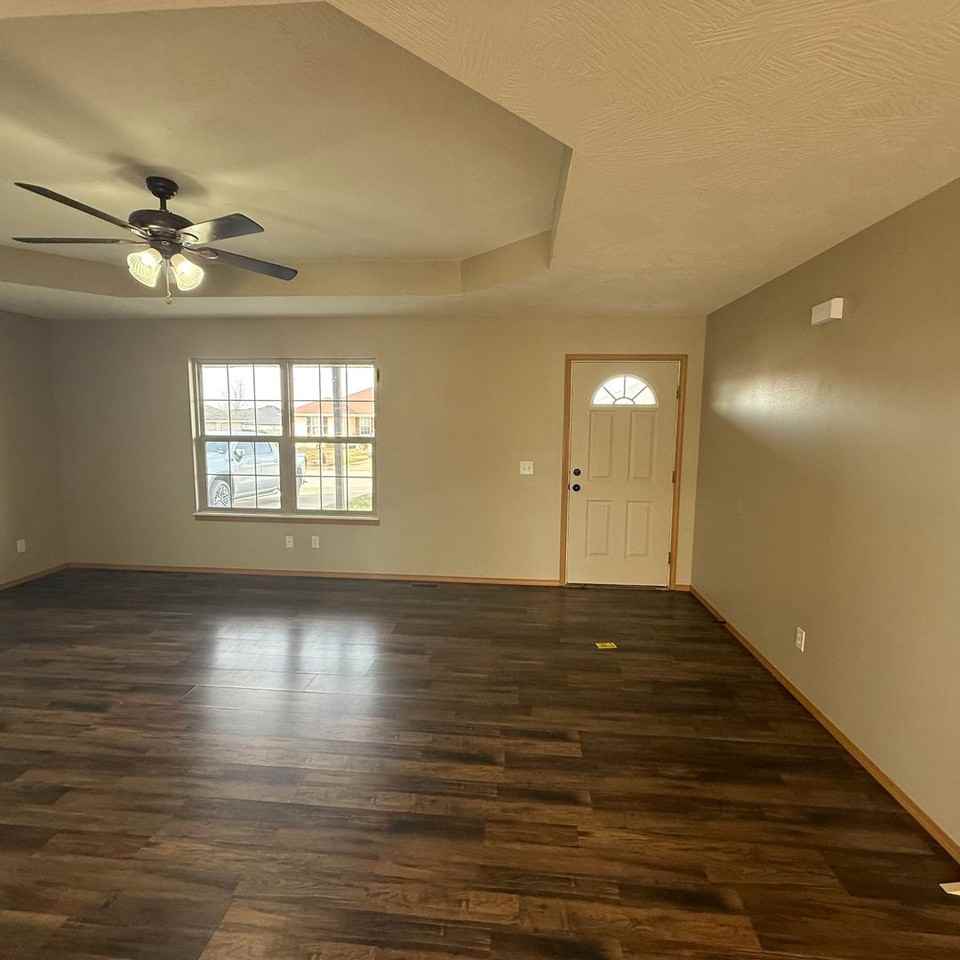 108 Spruce Ave - Photo 2 of 22