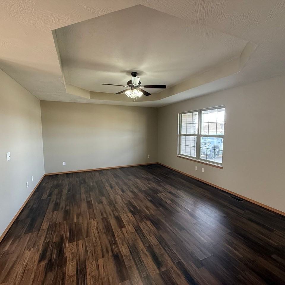 108 Spruce Ave - Photo 4 of 22