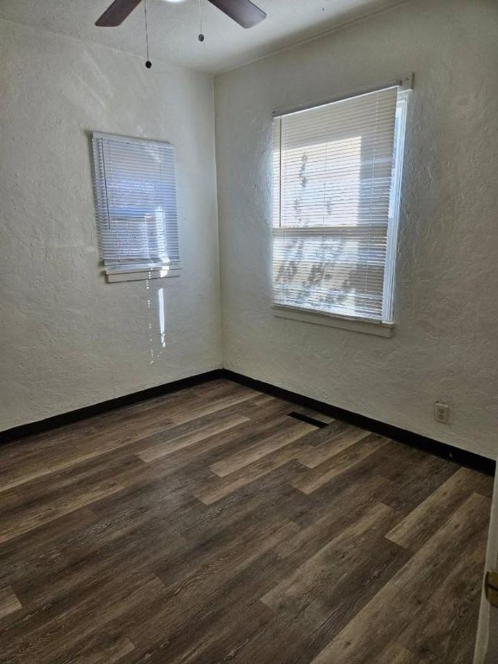 506 22nd St - Photo 3 of 21