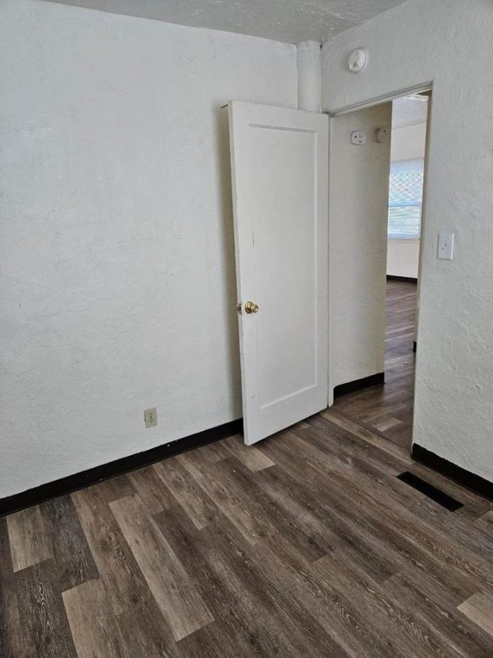 506 22nd St - Photo 5 of 21