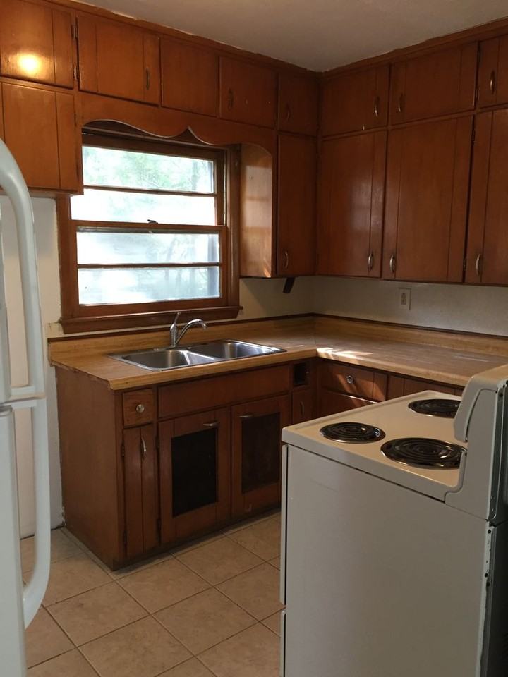 610 Anthony St - Photo 3 of 9