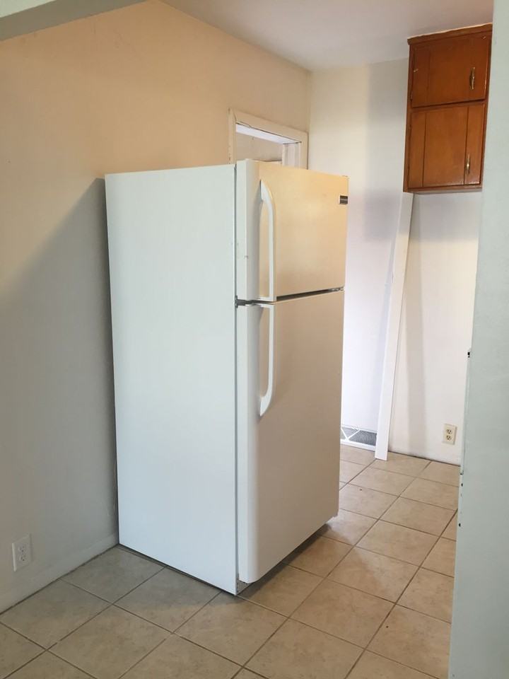 610 Anthony St - Photo 4 of 9