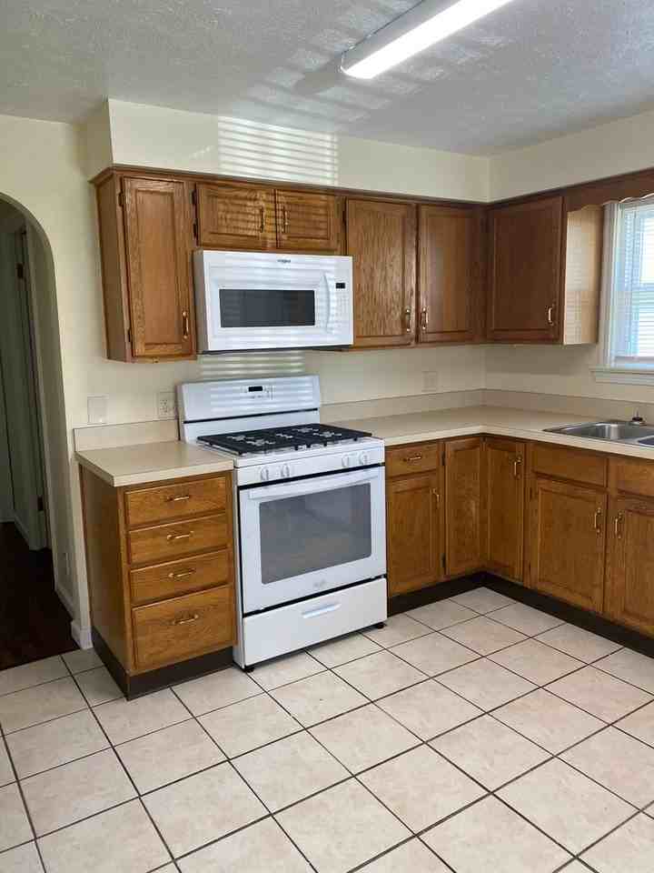 422 Churchill Rd - Photo 4 of 15