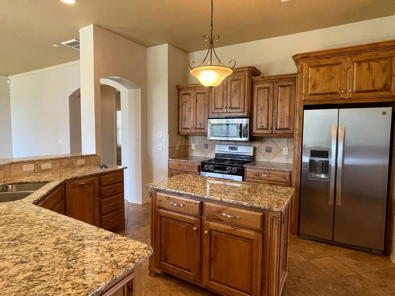 3608 Oakridge Cir - Photo 6 of 20