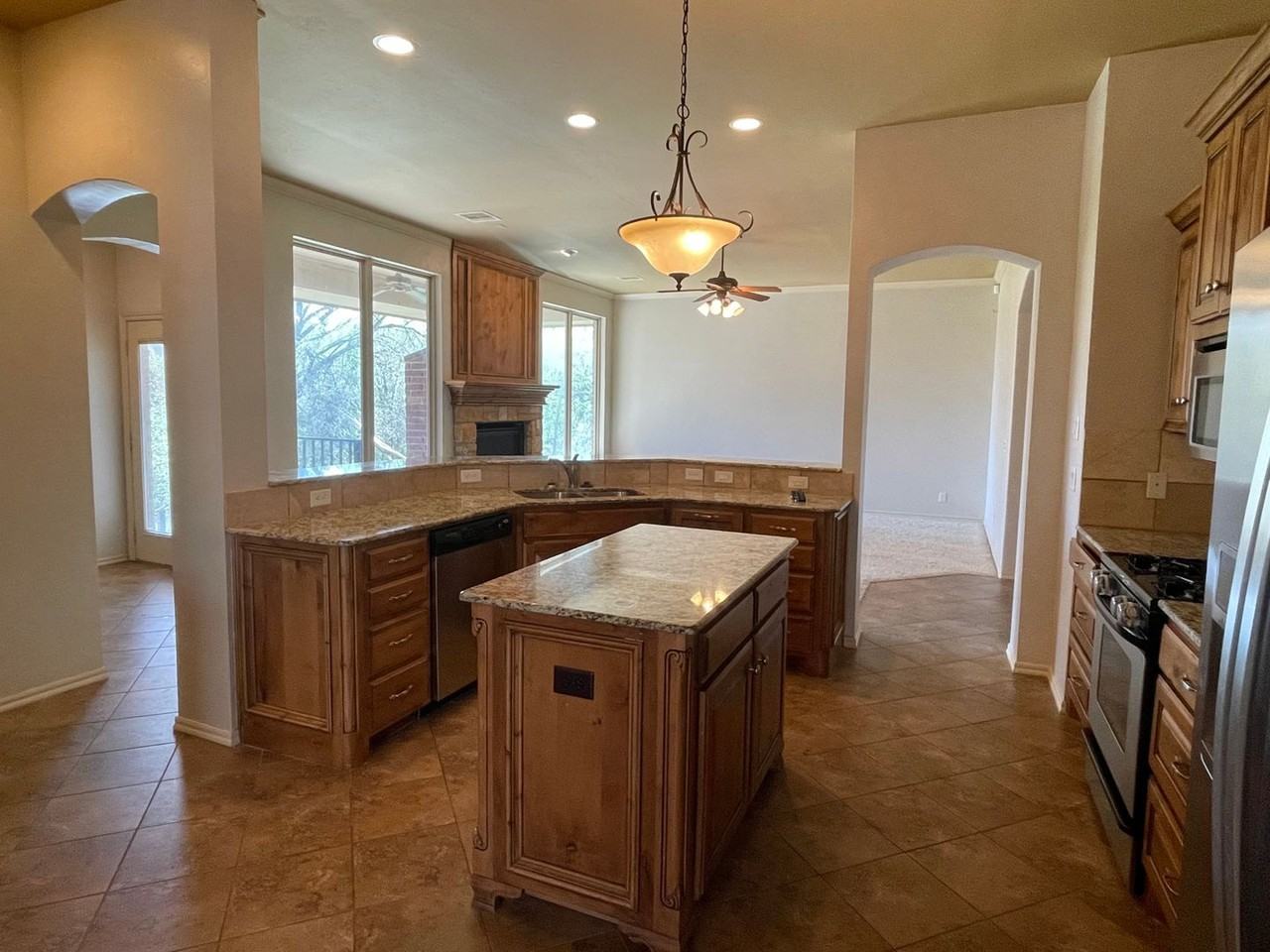 3608 Oakridge Cir - Photo 7 of 20