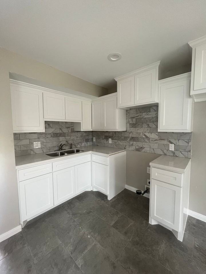 9512 Coan St - Photo 5 of 13