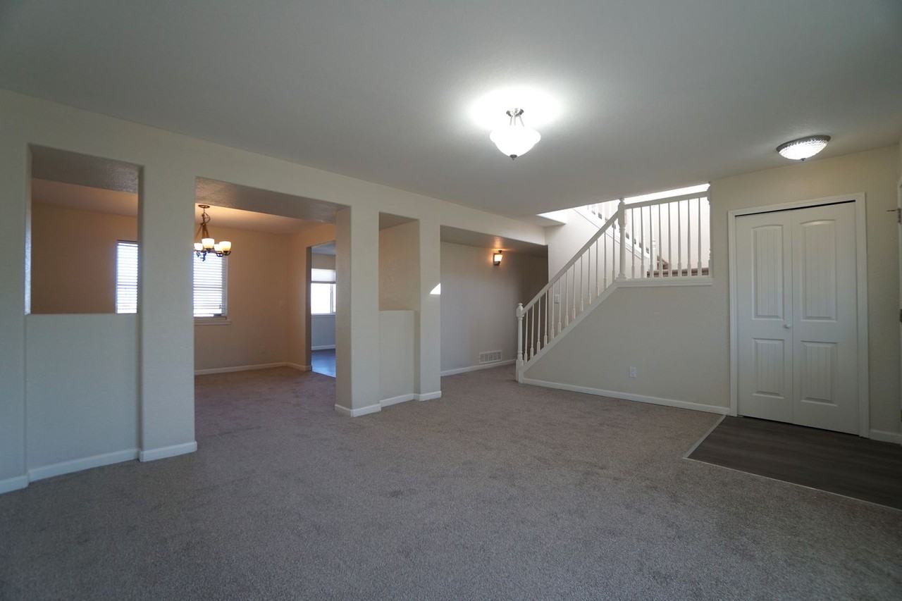 7273 Banberry Dr - Photo 3 of 29