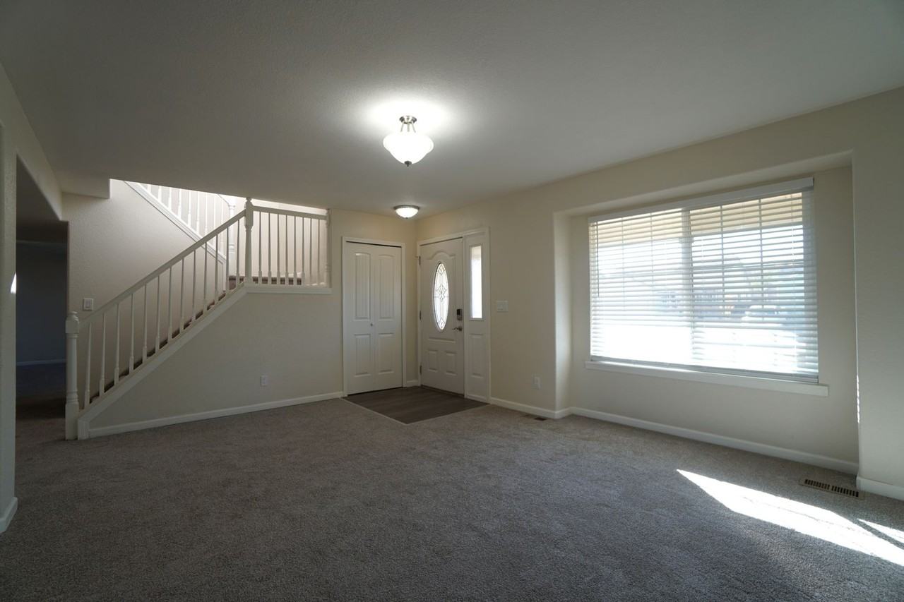 7273 Banberry Dr - Photo 4 of 29