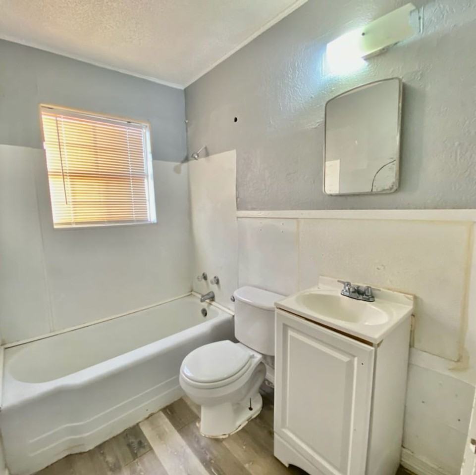 806 N Detroit Ave - Photo 4 of 9