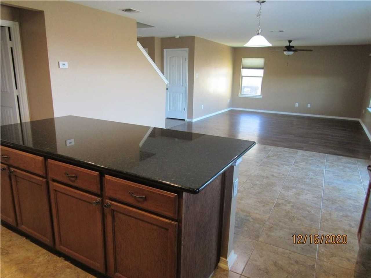 110 Carrington St - Photo 3 of 7