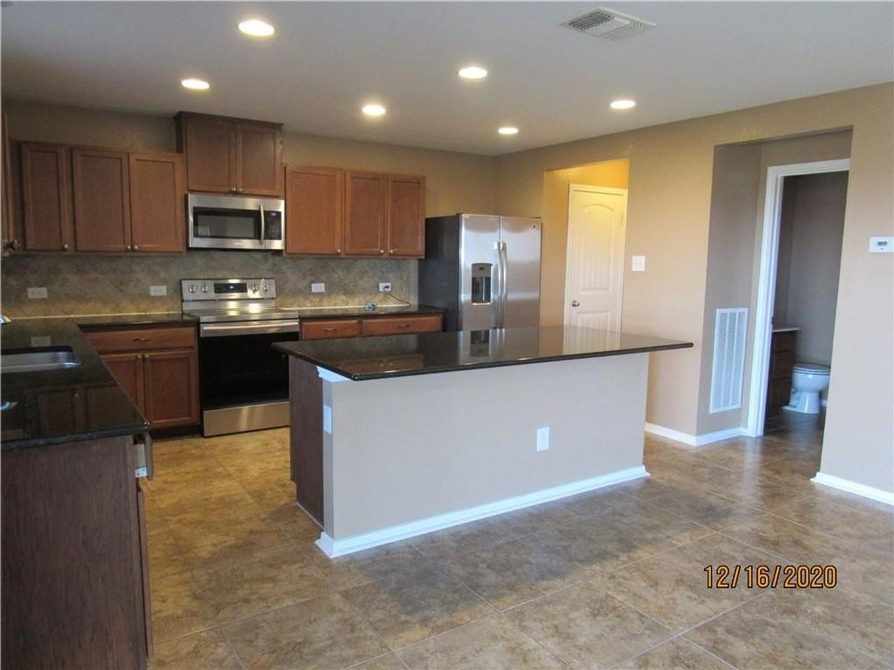 110 Carrington St - Photo 4 of 7