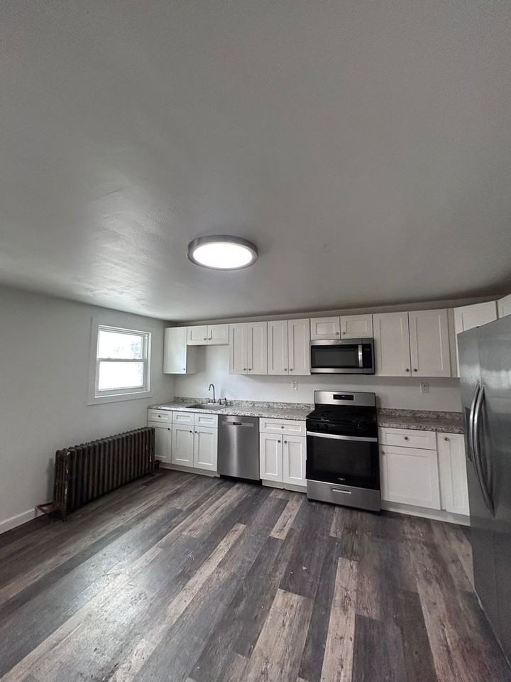 1144 Woods Run Ave - Photo 2 of 11