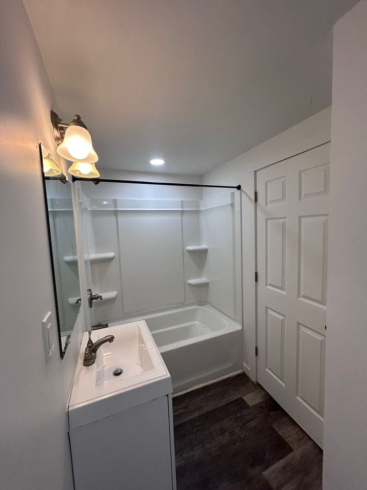 1144 Woods Run Ave - Photo 4 of 11