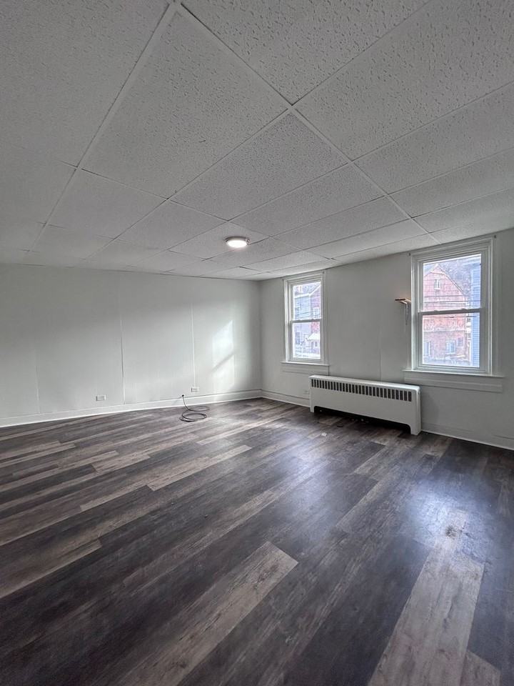 1144 Woods Run Ave - Photo 6 of 11