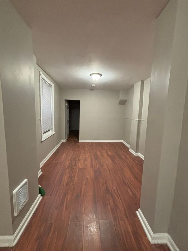 1925 E Monmouth St - Photo 3 of 10