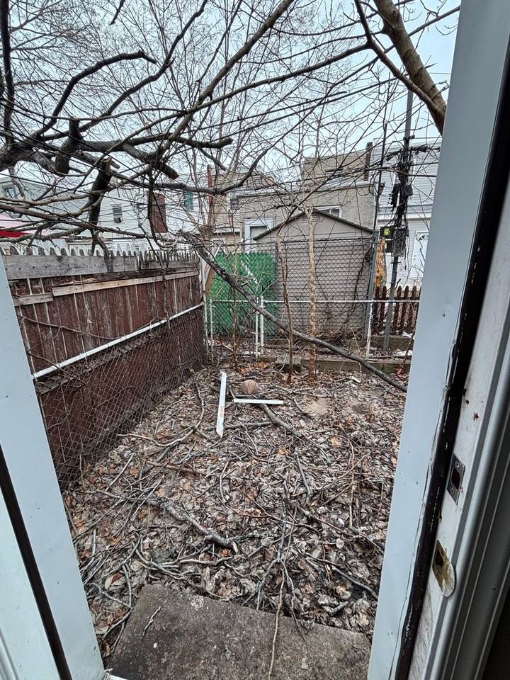 1925 E Monmouth St - Photo 7 of 10