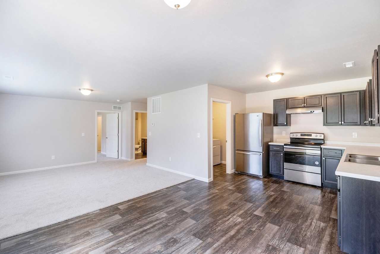 1020 W Villas Dr - Photo 4 of 13