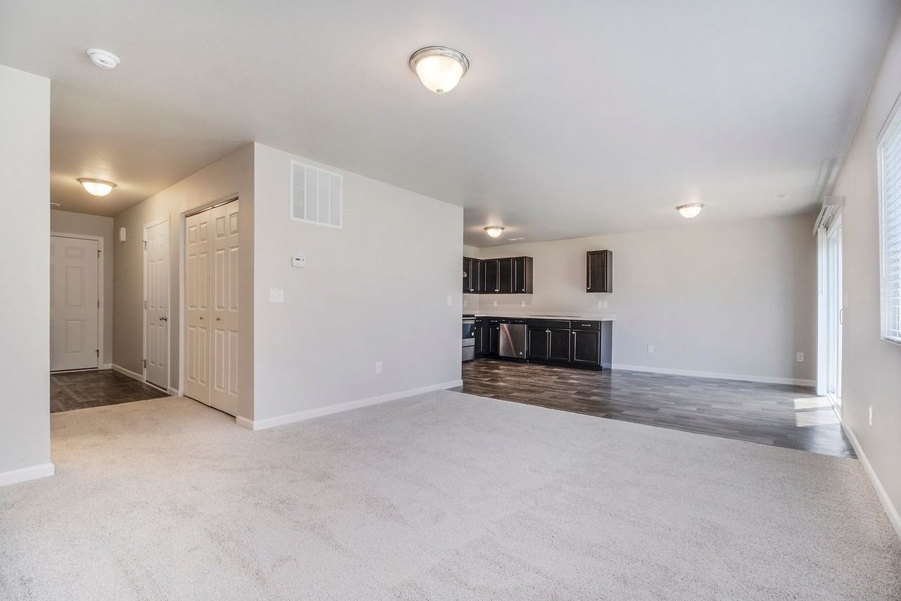 1020 W Villas Dr - Photo 6 of 13