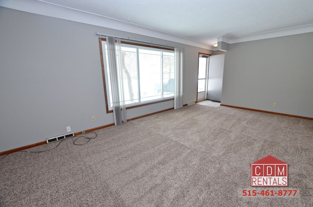 4046 33rd St - Photo 3 of 11