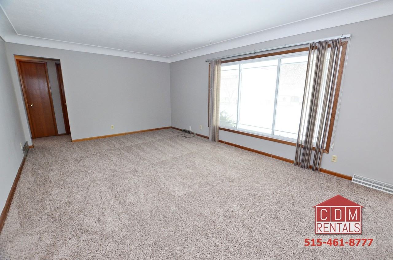 4046 33rd St - Photo 4 of 11