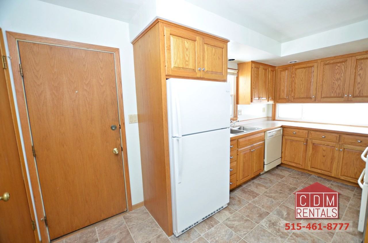 4046 33rd St - Photo 7 of 11