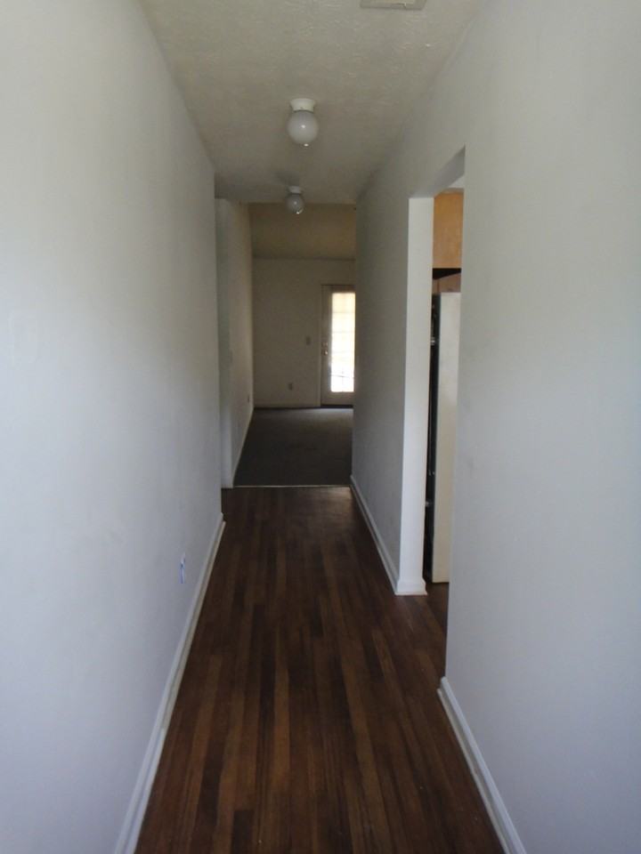 1944 Rosie St - Photo 2 of 10