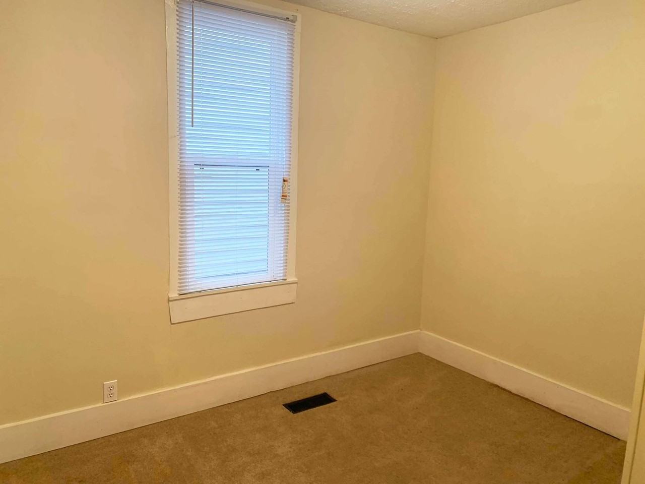 921 N 10th St - Photo 7 of 12