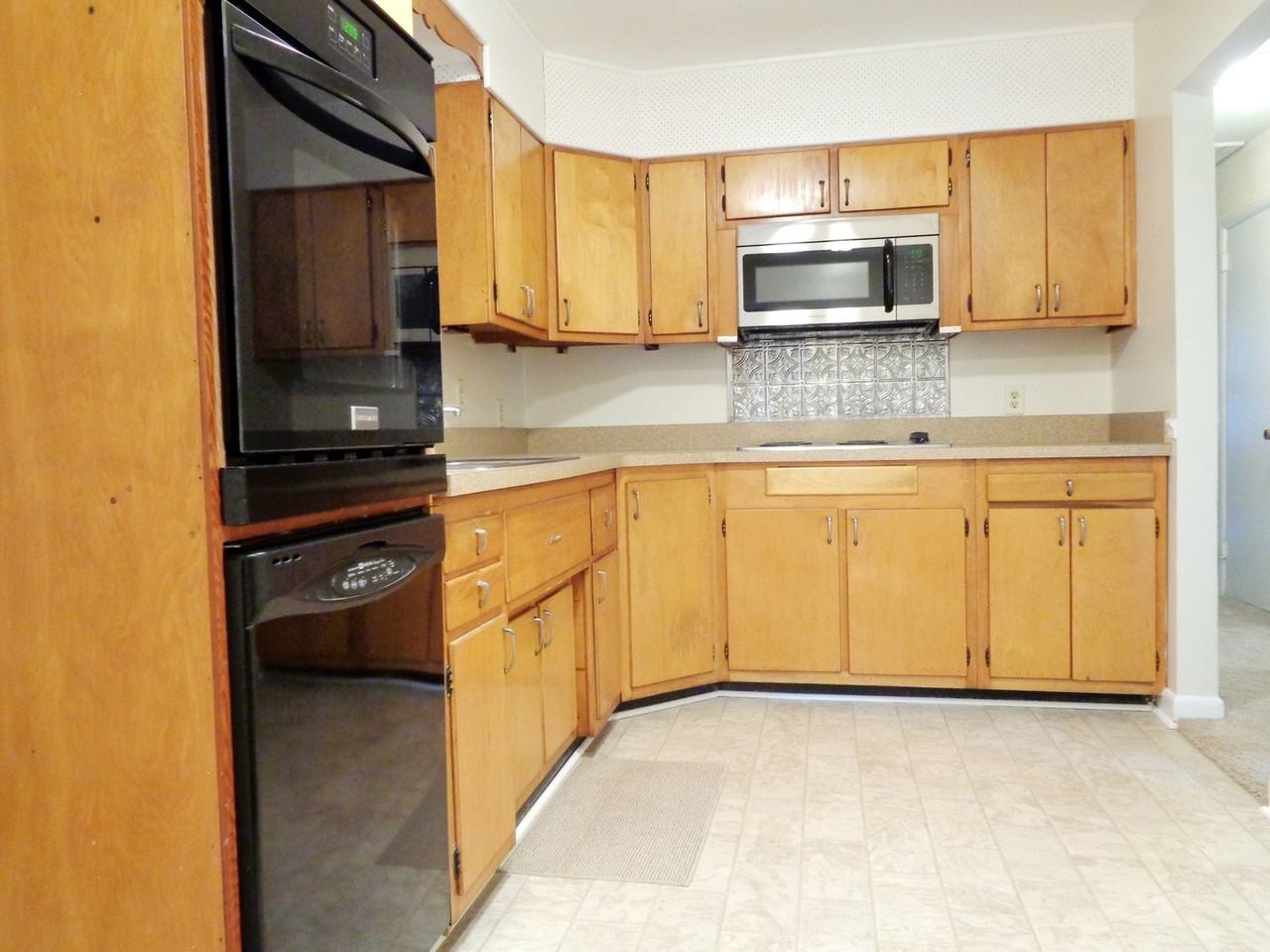 8610 Lyn Ave - Photo 6 of 23