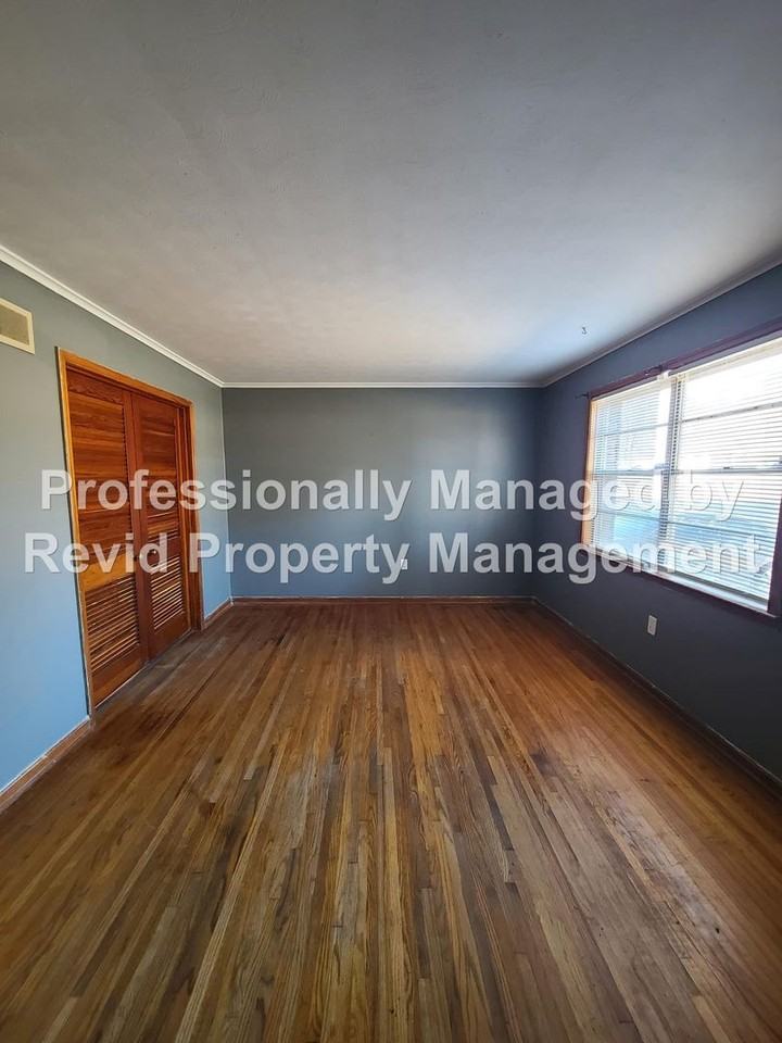 2375 Saint Elmo Ave - Photo 4 of 22