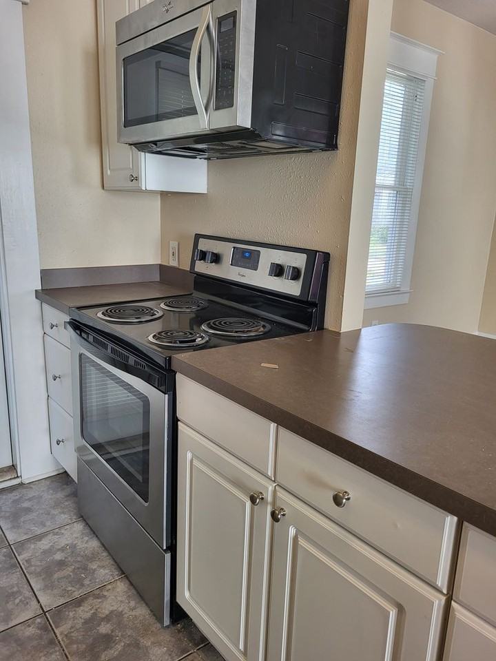 433 Ruth Ln - Photo 4 of 16