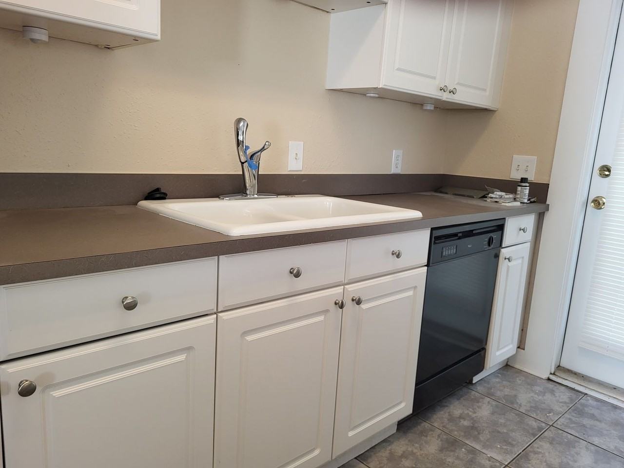 433 Ruth Ln - Photo 5 of 16