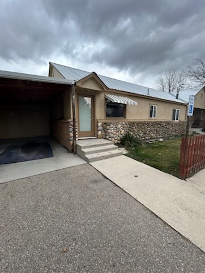 43rd - 610  (Unit 1379) - Photo 3 of 3