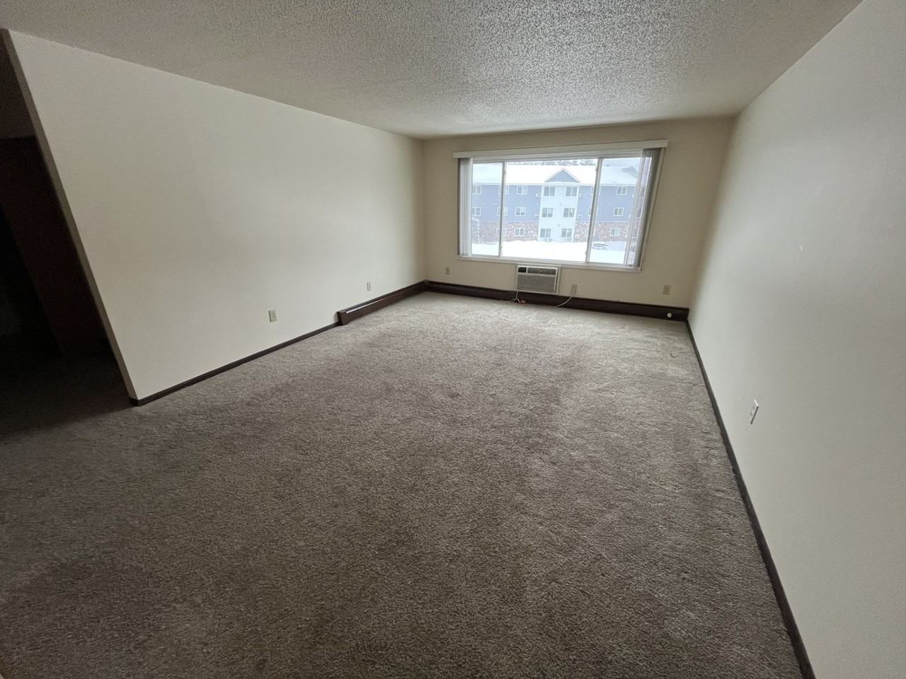 2501 Leonard St - Photo 5 of 14