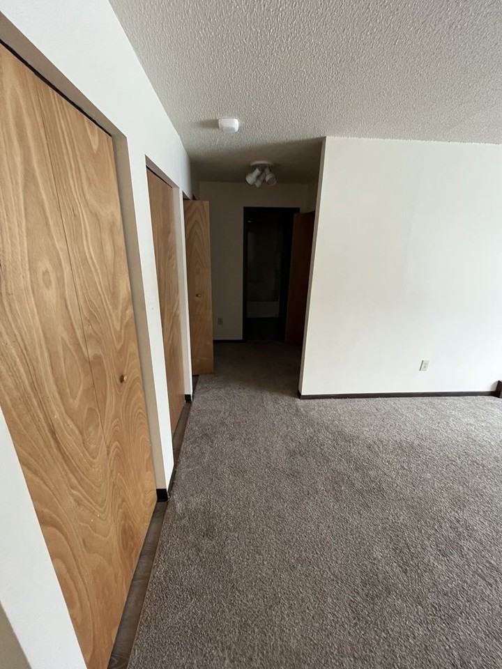 2501 Leonard St - Photo 6 of 14