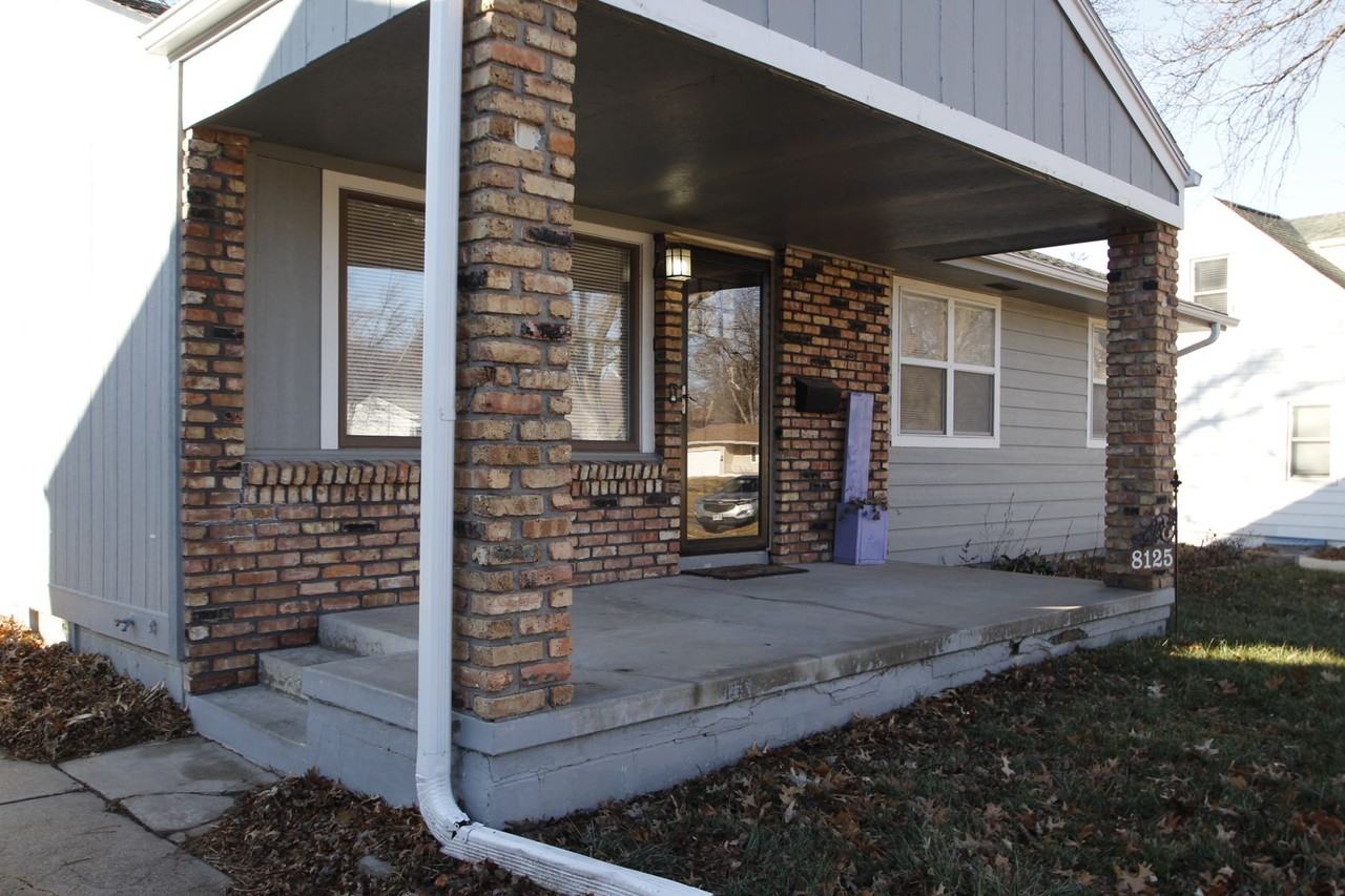 8125 Barbara St - Photo 2 of 43