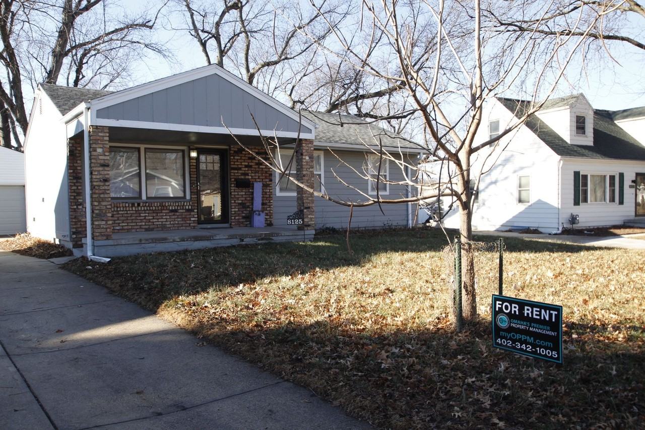 8125 Barbara St - Photo 3 of 43