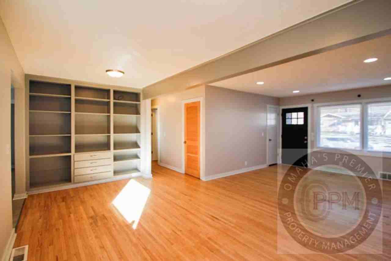 8125 Barbara St - Photo 4 of 43