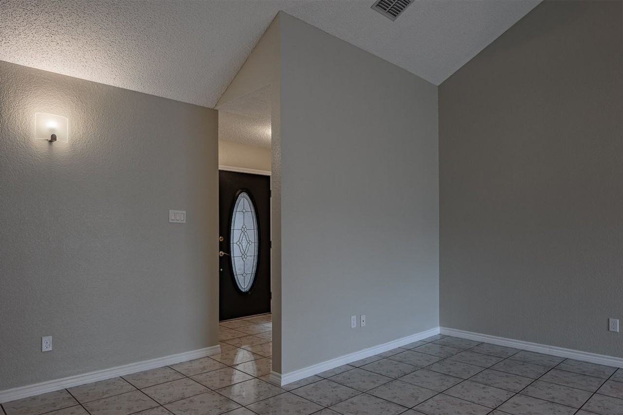 106 Cottontail Ln - Photo 4 of 17