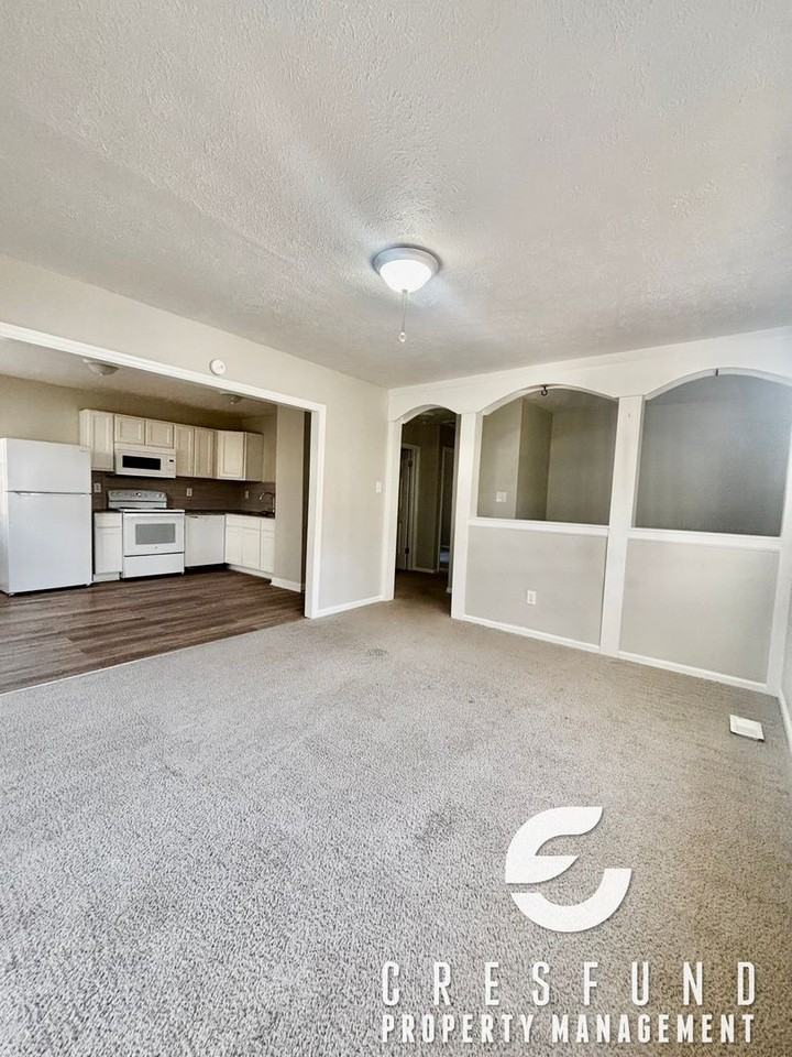 5462 Lindale Ct - Photo 5 of 18