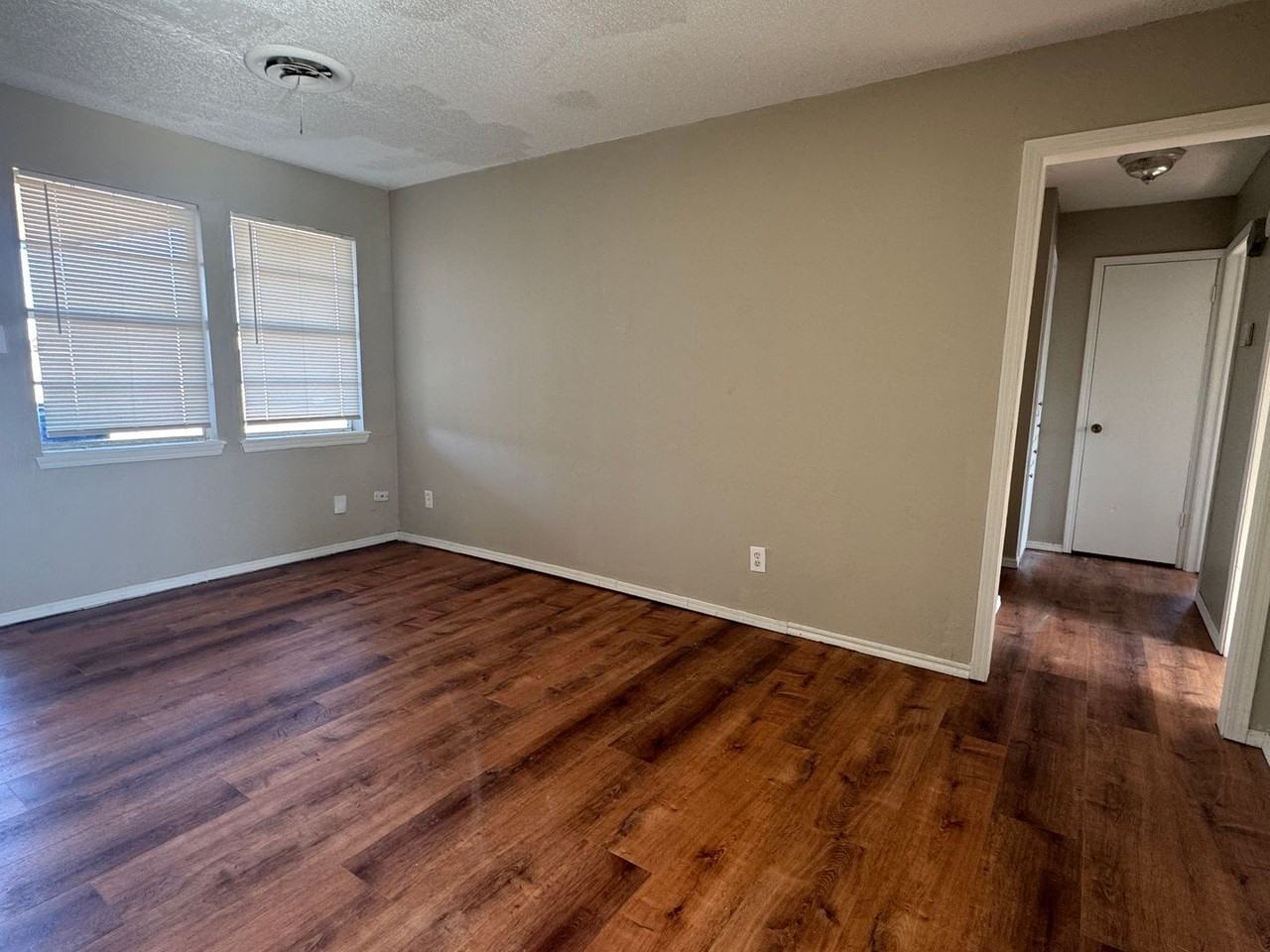 4626 Nw Ozmun Ave - Photo 2 of 9