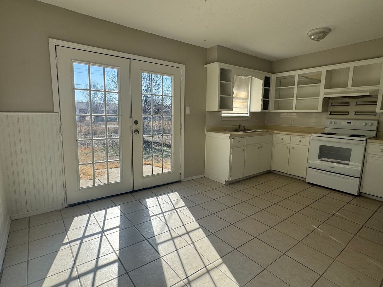 4626 Nw Ozmun Ave - Photo 3 of 9