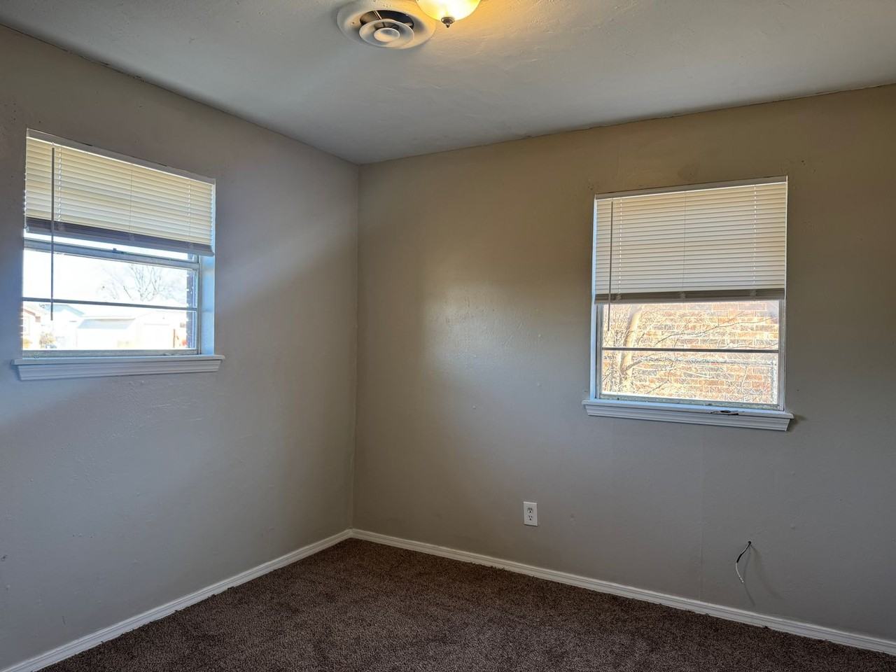 4626 Nw Ozmun Ave - Photo 4 of 9