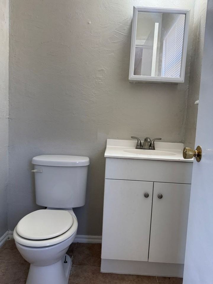 4626 Nw Ozmun Ave - Photo 6 of 9